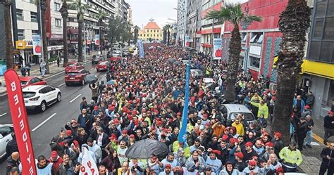 İzmirde işçiler eylem yapınca ulaşım durdu